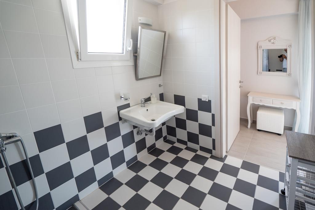 villa aelia kardous with private pool skopelos greece (10)